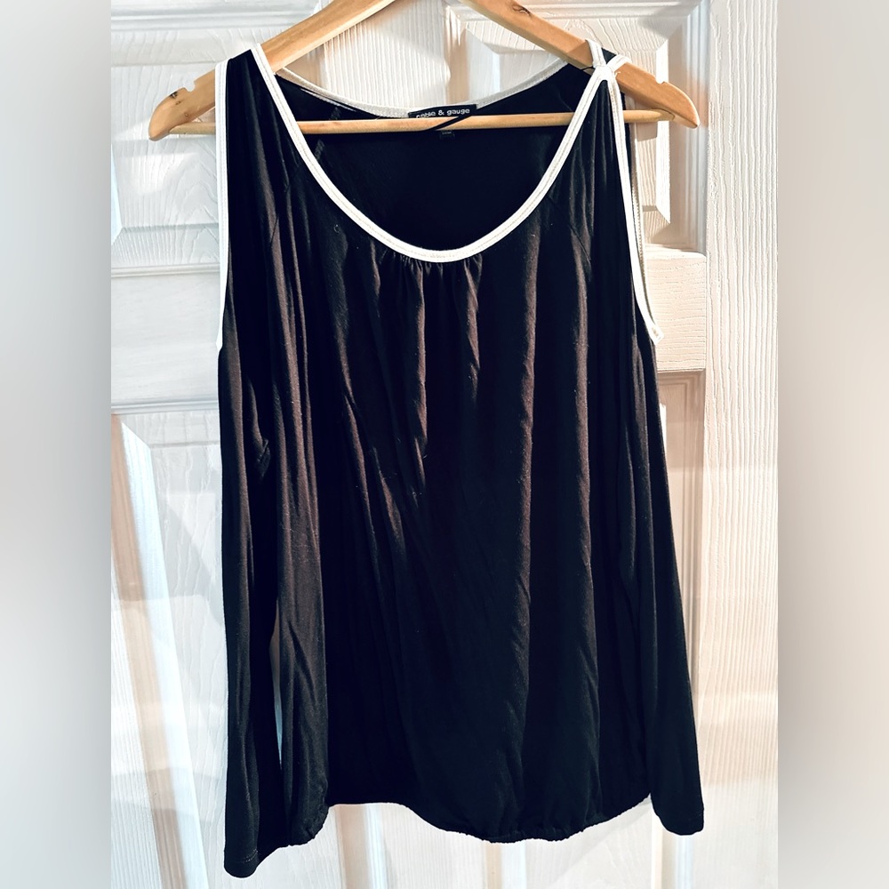 Cute black knit top with cut out shoulders w/cream accent Elastic bottom. Size L